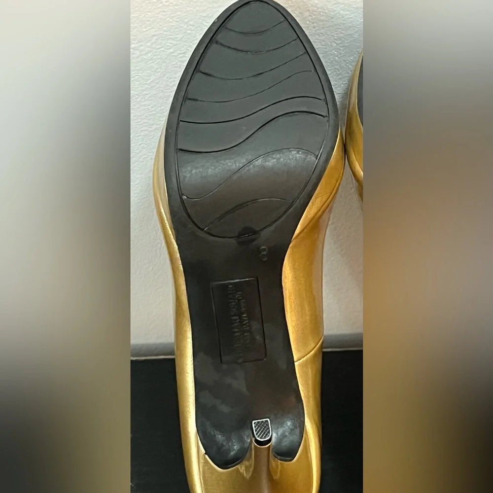 Elegant Women’s Gold Christian Soriano Women's Heels size 8